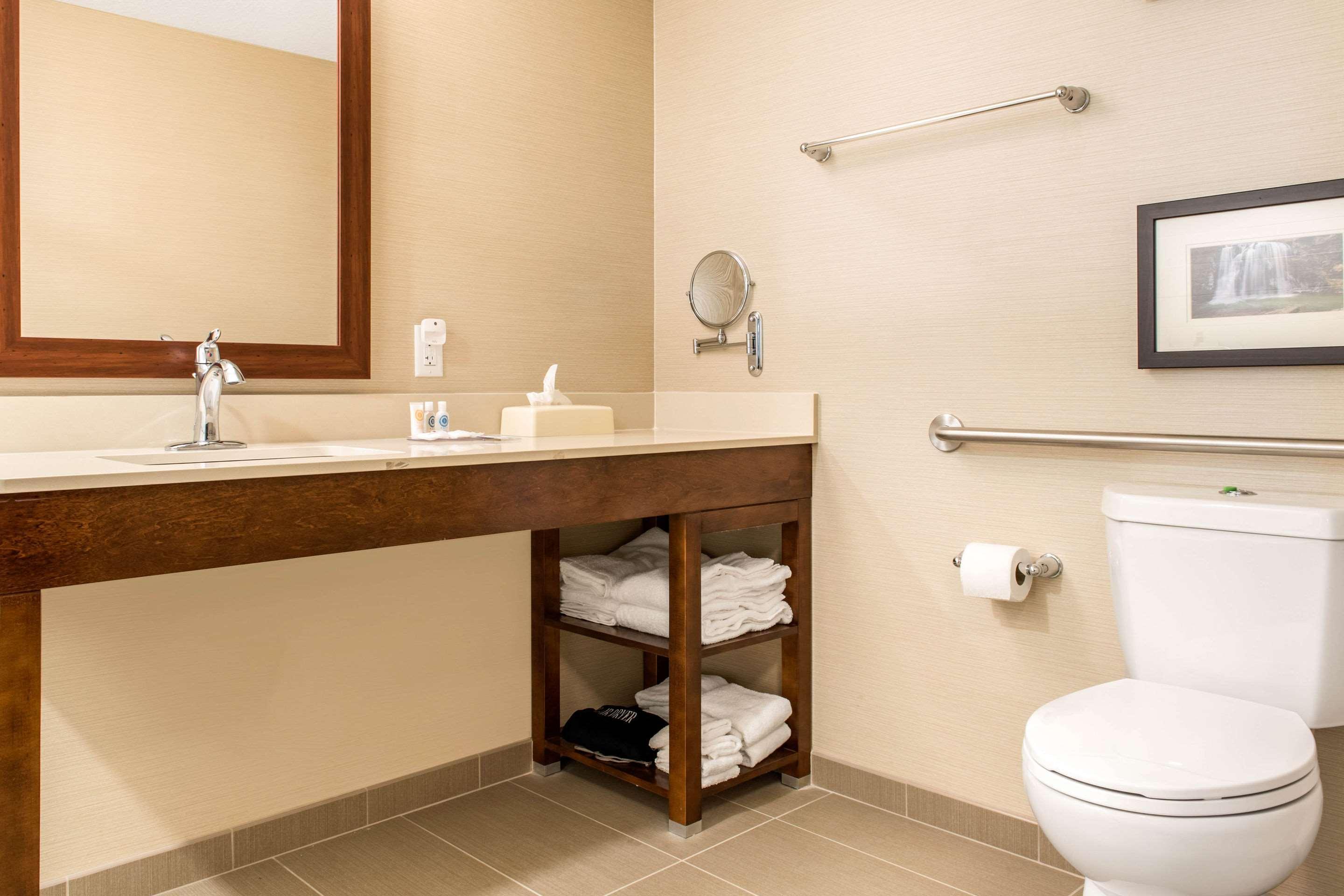 Comfort Suites Columbus Airport Exterior foto