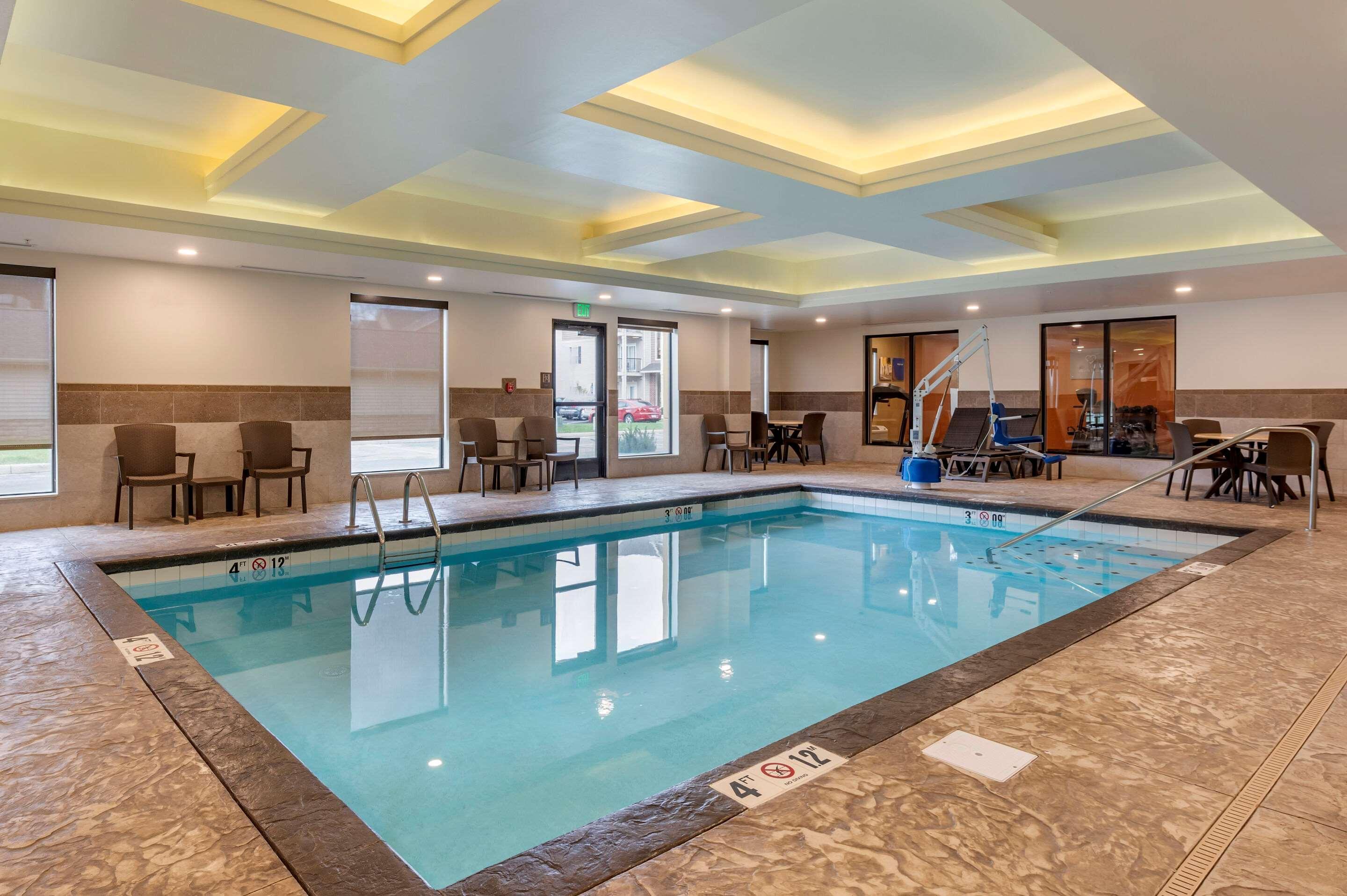 Comfort Suites Columbus Airport Exterior foto
